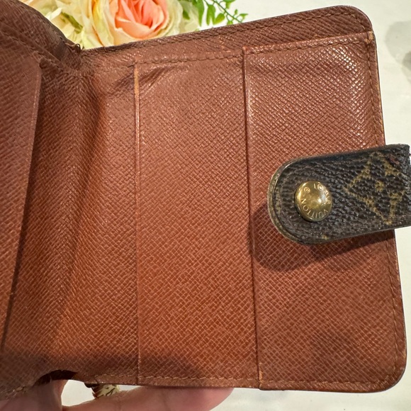 Authentic Louis Vuitton compact wallet - Picture 10 of 14